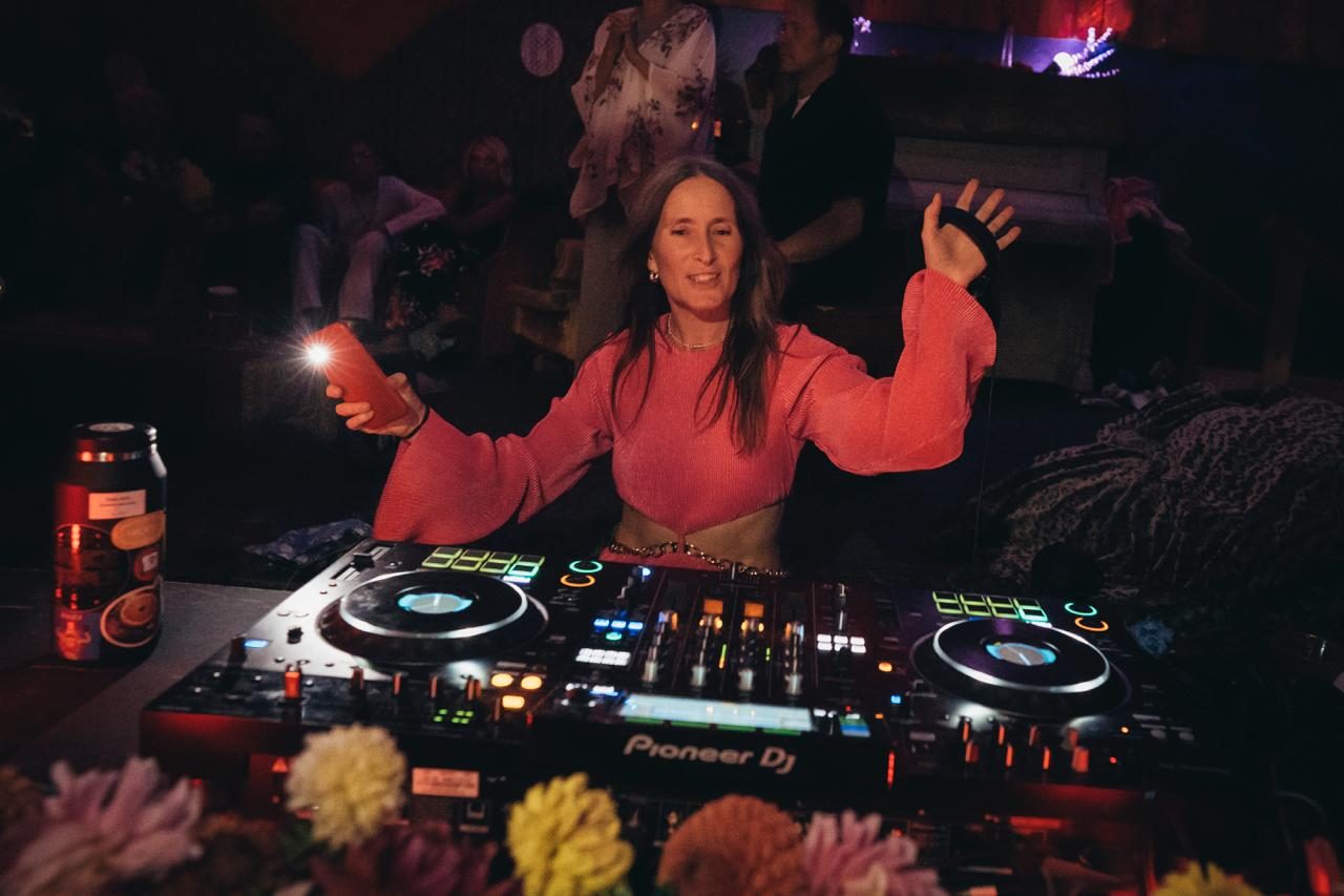 MS.Rockwell — decks and flowers